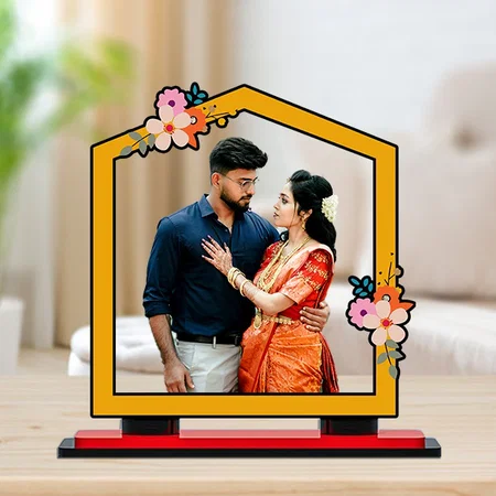 Floral Decorated Customized Miniature Photo Caricature Stand
