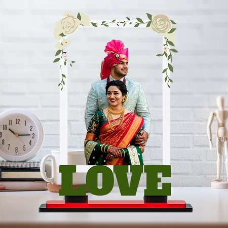 Love Customized Miniature Photo Caricature Stand