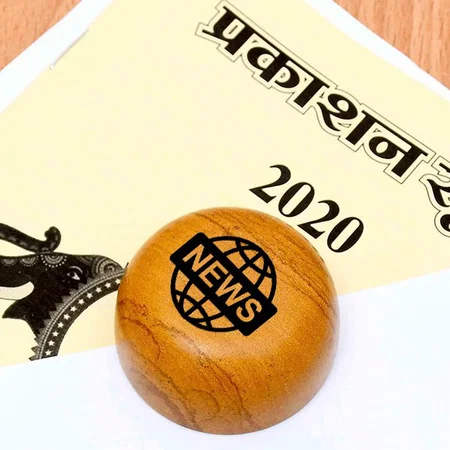 Brown Customized Wooden  Design Paper Weight for Office and Home appliances
